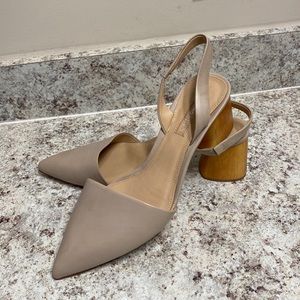 NWOT Antonio Melani Leather Pointed Toe Kitten Heels in Tan with Wood Heel